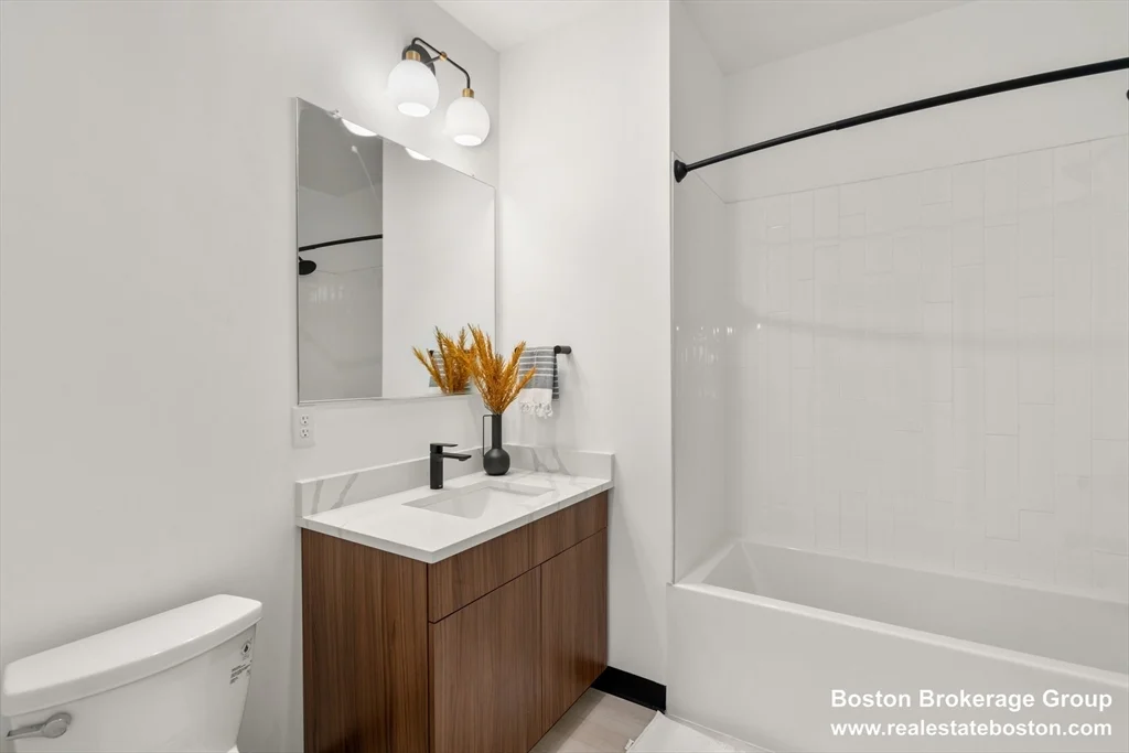2 bed, 2 bath apartment for rent at 600 Broadway Unit 408, Everett — photo 11 of 32