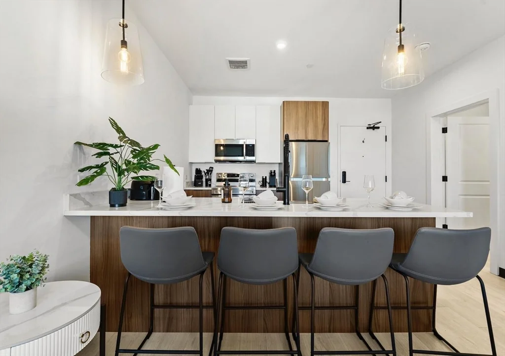 1 bed, 1 bath apartment for rent at 600 Broadway Unit 413, Everett — photo 2 of 31