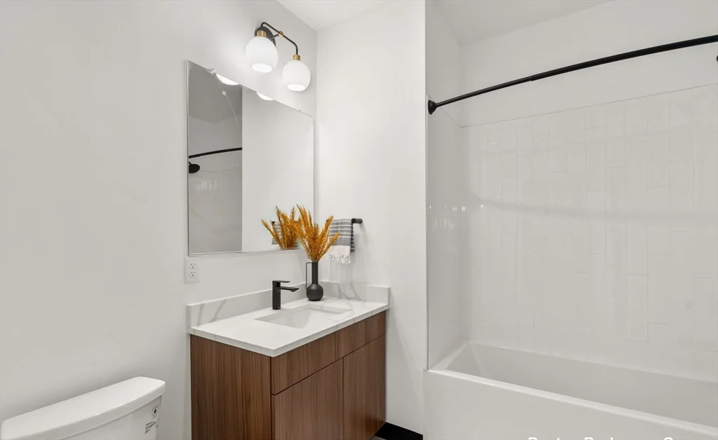 Studio bed, 1 bath apartment for rent at 600 Broadway Unit 509, Everett — photo 2 of 21