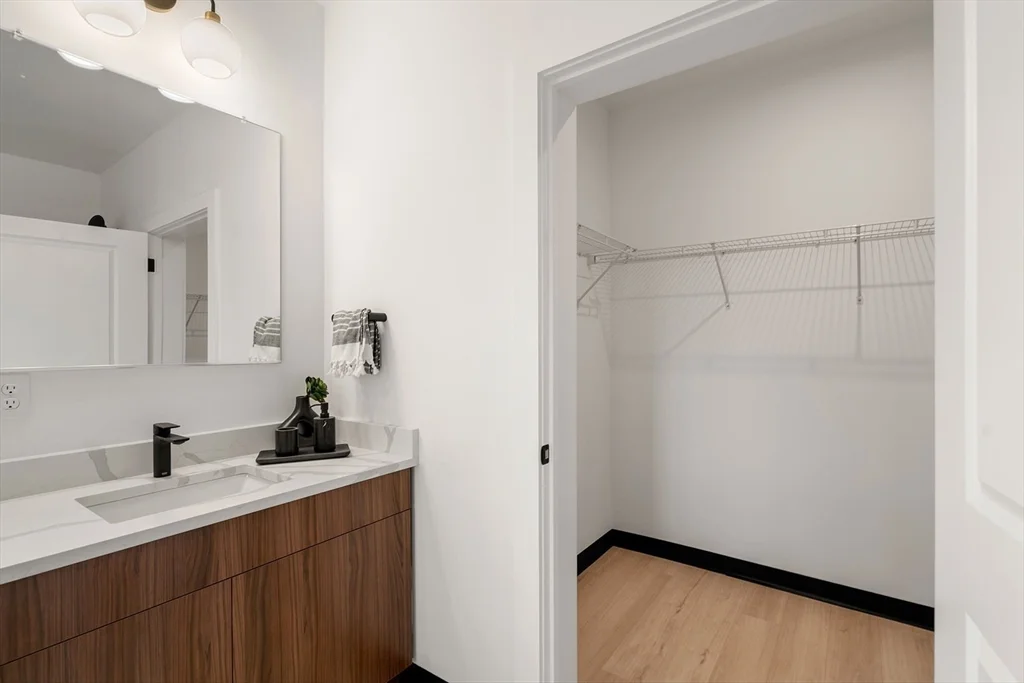 2 bed, 2 bath apartment for rent at 600 Broadway Unit 512, Everett — photo 10 of 30