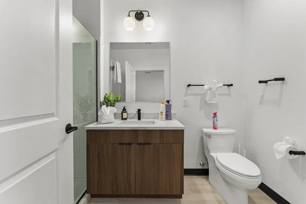 2 bed, 2 bath apartment for rent at 600 Broadway Unit 608, Everett — photo 13 of 32