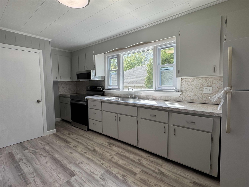 3 bed, 1 bath apartment for rent at 600 High St Unit 1, West Medford — photo 8 of 23