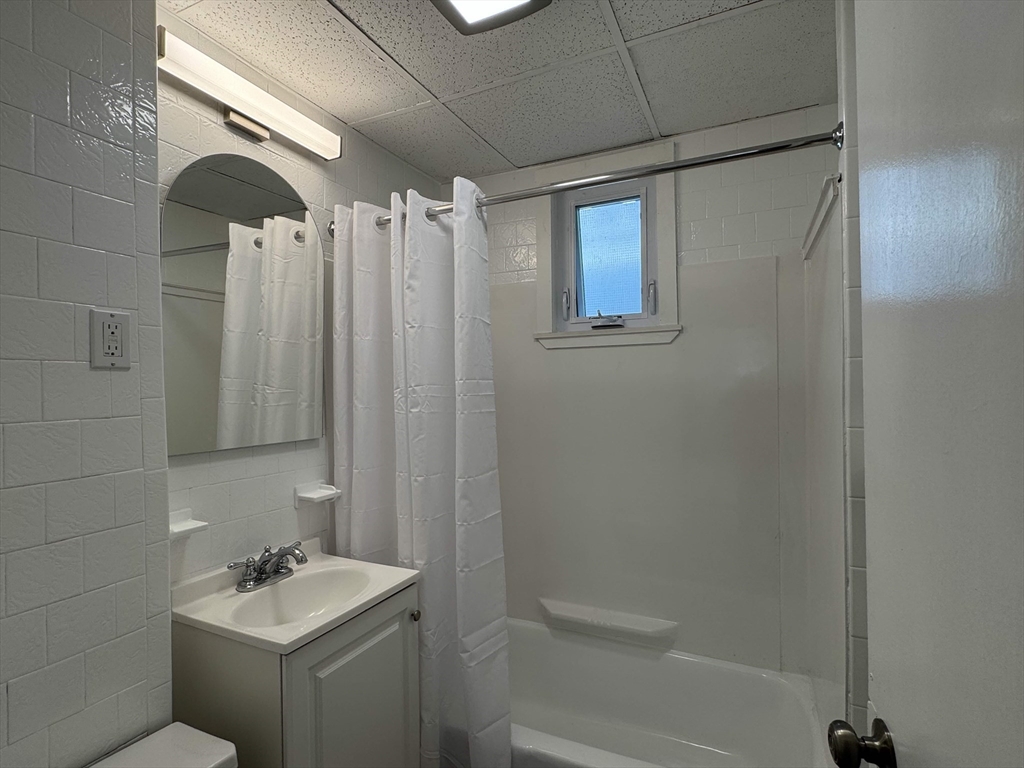 3 bed, 1 bath apartment for rent at 600 High St Unit 1, West Medford — photo 13 of 23