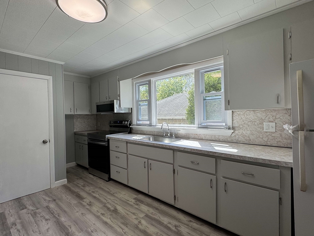 3 bed, 1 bath apartment for rent at 600 High St Unit 1, West Medford — photo 7 of 23