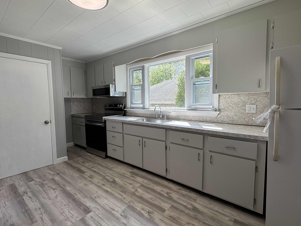 3 bed, 1 bath apartment for rent at 600 High St Unit 1, West Medford — photo 9 of 23