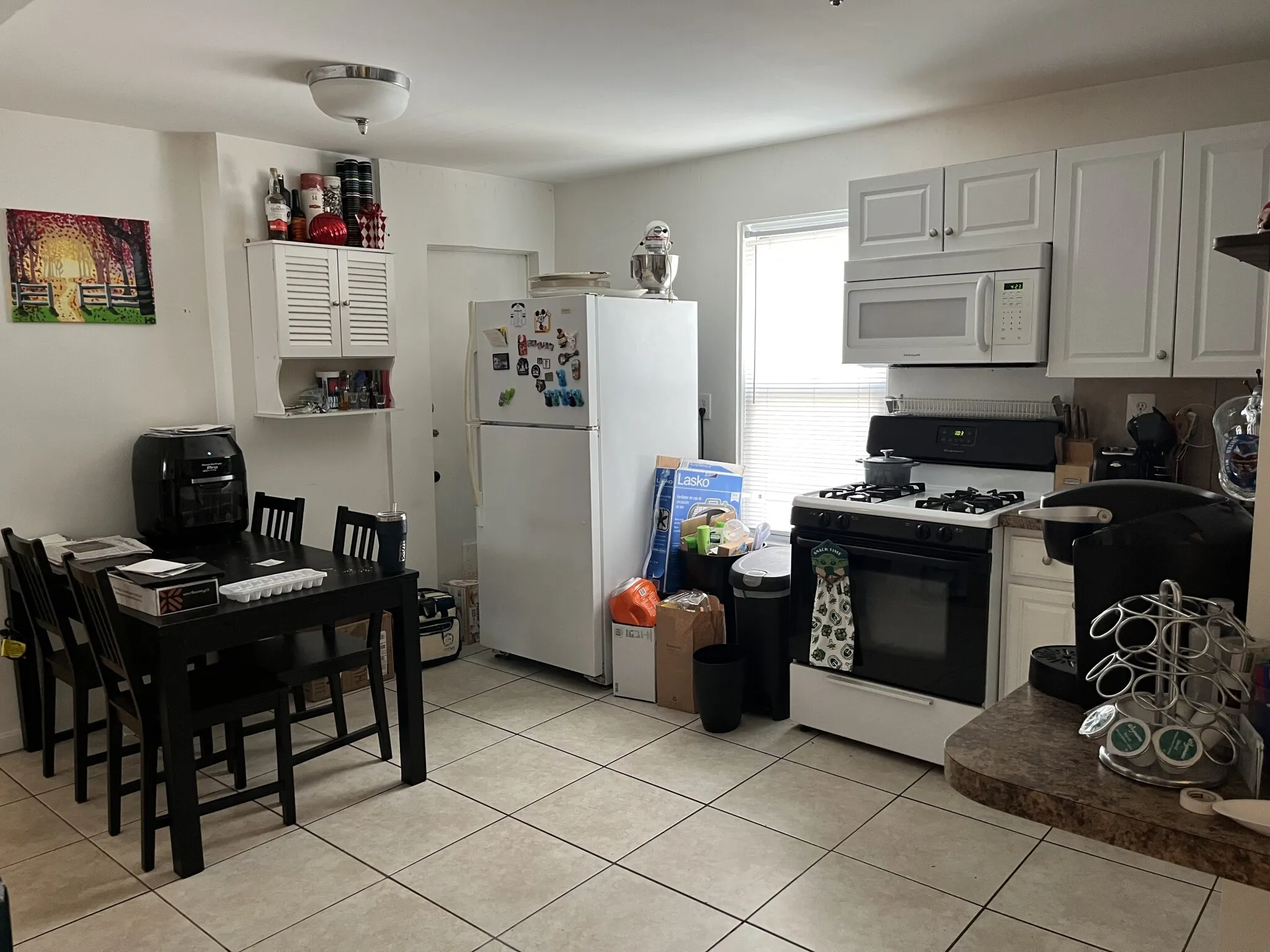 3 bed, 1 bath apartment for rent at 600 Main St Unit 2, South Medford — photo 2 of 14