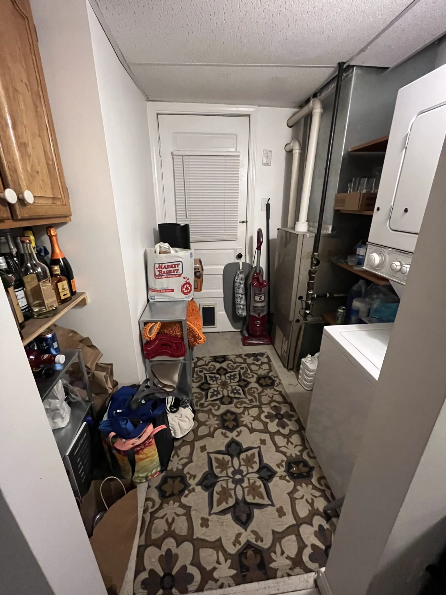 3 bed, 1 bath apartment for rent at 600 Main St Unit 2, South Medford — photo 9 of 14
