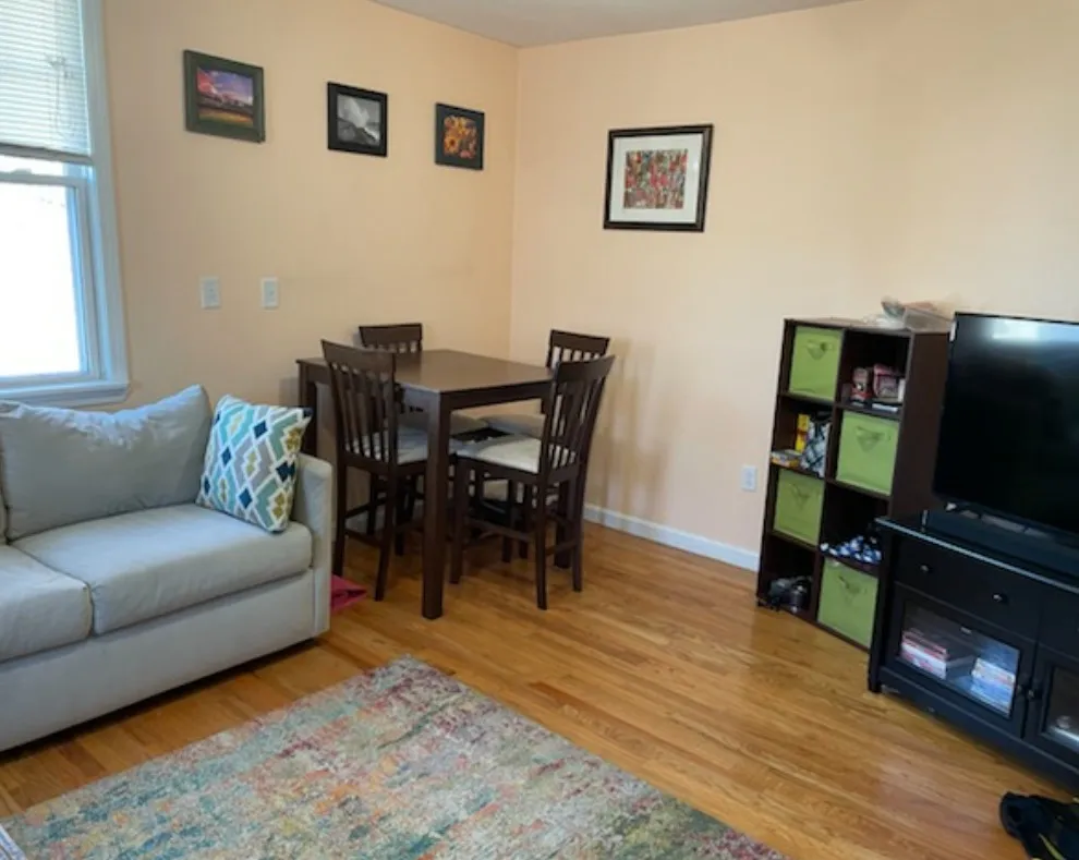 2.5 bed, 1 bath apartment for rent at 600 Main St Unit 3, South Medford — photo 3 of 8