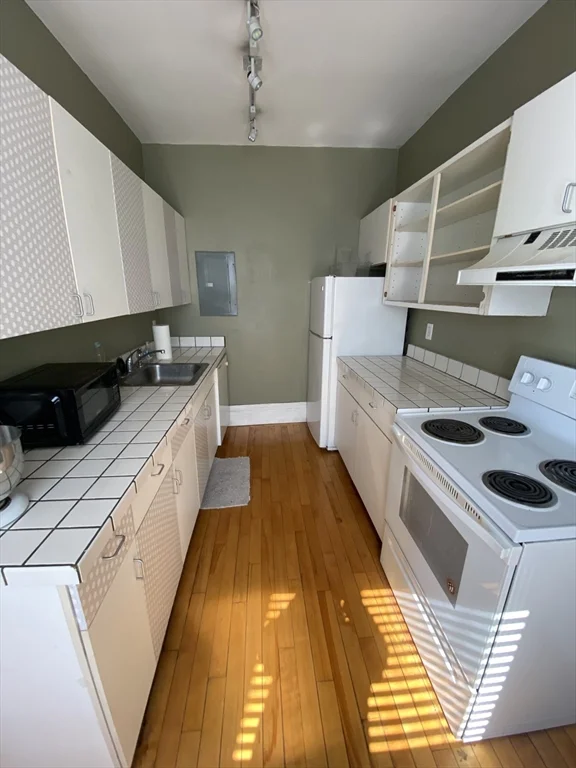 2 bed, 1 bath apartment for rent at 600 Massachusetts Ave Unit 3, South End — photo 8 of 29