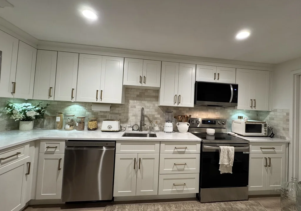 2 bed, 2 bath apartment for rent at 600 Washington St Unit 3, Wellesley — photo 6 of 14