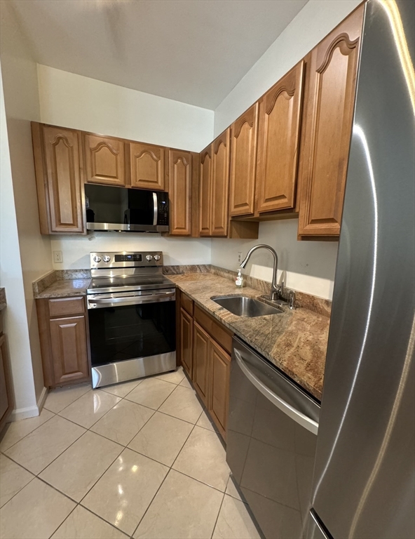2 bed, 2 bath apartment for rent at 600 Washington St Unit 3, Wellesley — photo 2 of 19