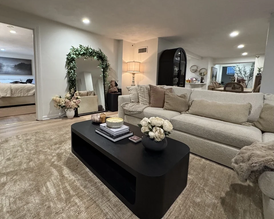 2 bed, 2 bath apartment for rent at 600 Washington St Unit 3, Wellesley — photo 3 of 14