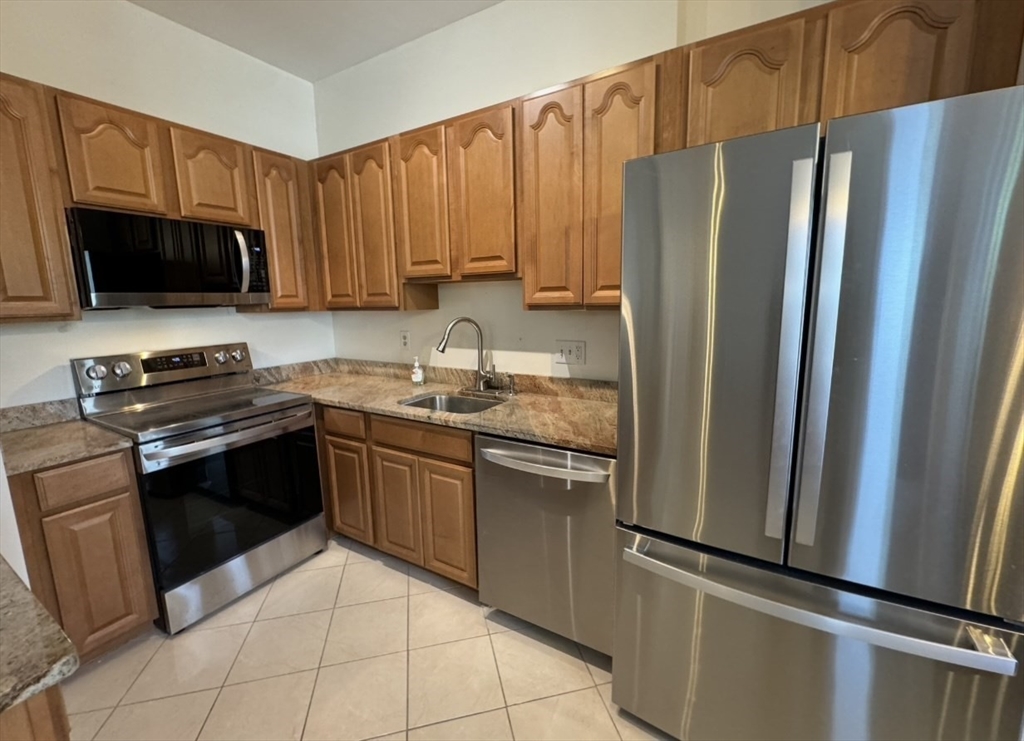 2 bed, 2 bath apartment for rent at 600 Washington St Unit 3, Wellesley — photo 1 of 19