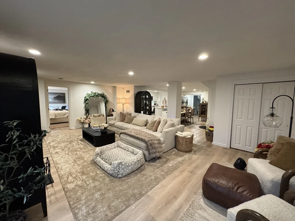 2 bed, 2 bath apartment for rent at 600 Washington St Unit 3, Wellesley — photo 2 of 14