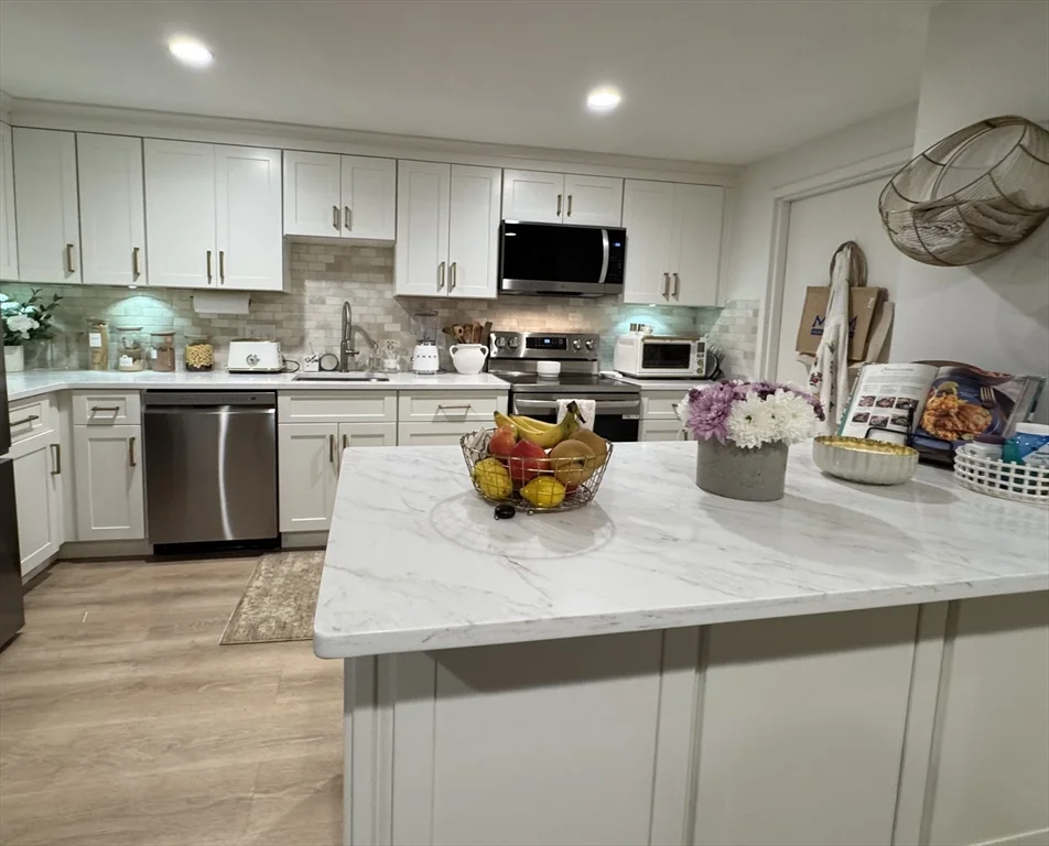 2 bed, 2 bath apartment for rent at 600 Washington St Unit 3, Wellesley — photo 5 of 14