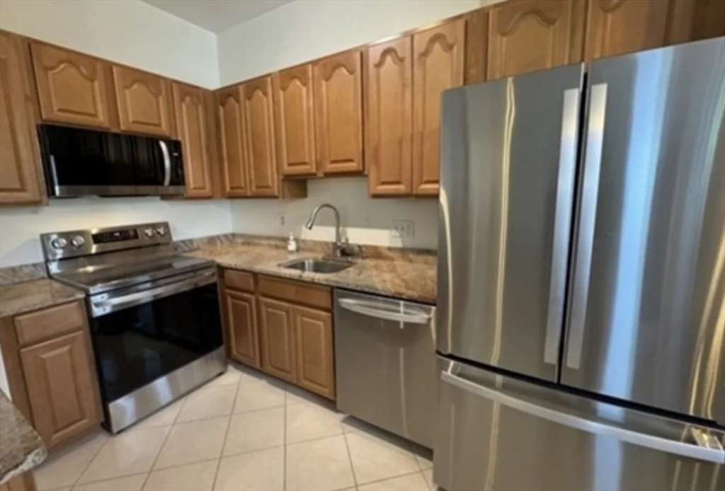 2 bed, 2 bath apartment for rent at 600 Washington St Unit 5, Wellesley — photo 4 of 11