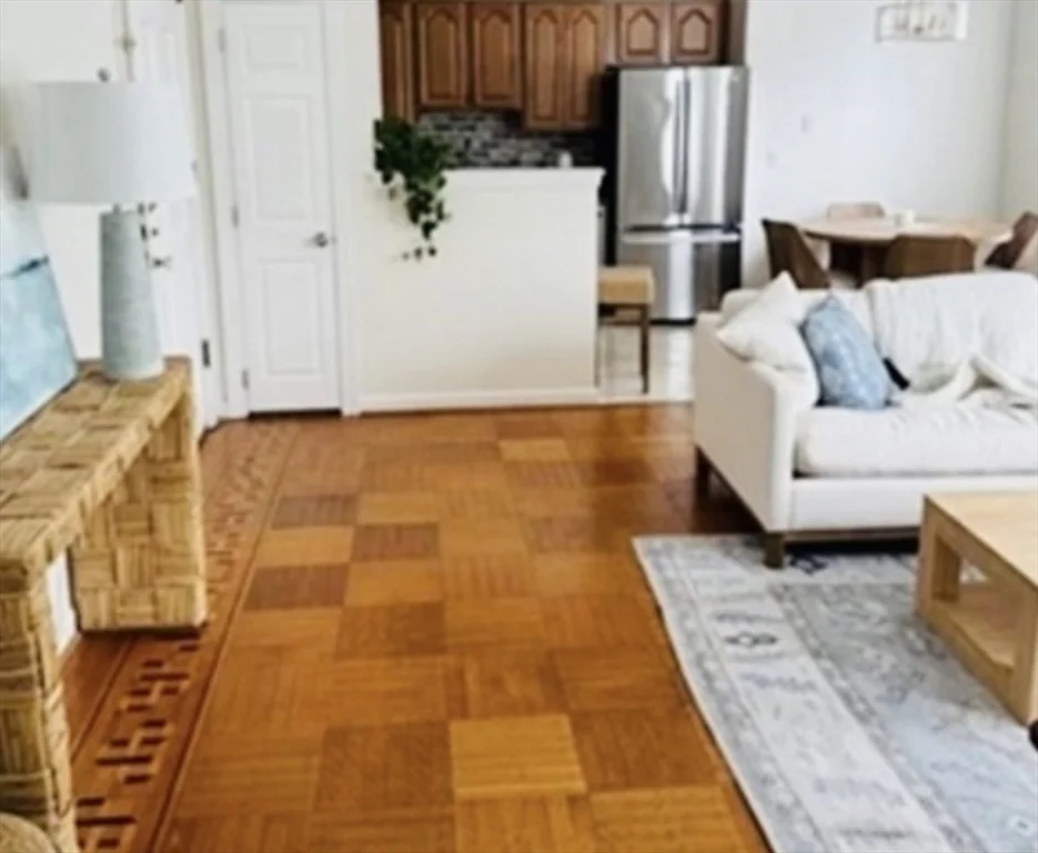 2 bed, 2 bath apartment for rent at 600 Washington St Unit 5, Wellesley — photo 2 of 11