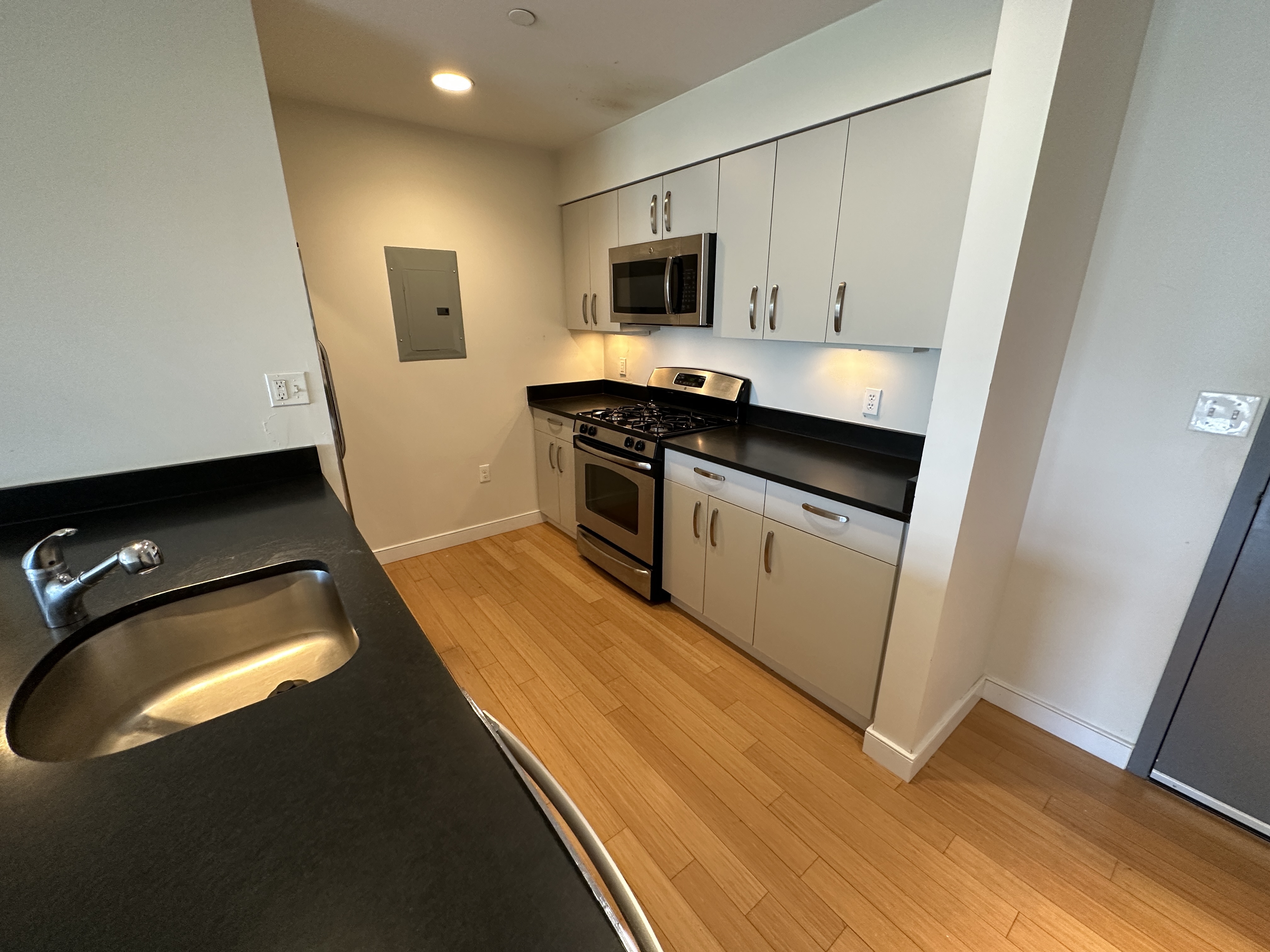 2 bed, 2 bath apartment for rent at 601 Albany St Unit 402-CF, South End — photo 5 of 23