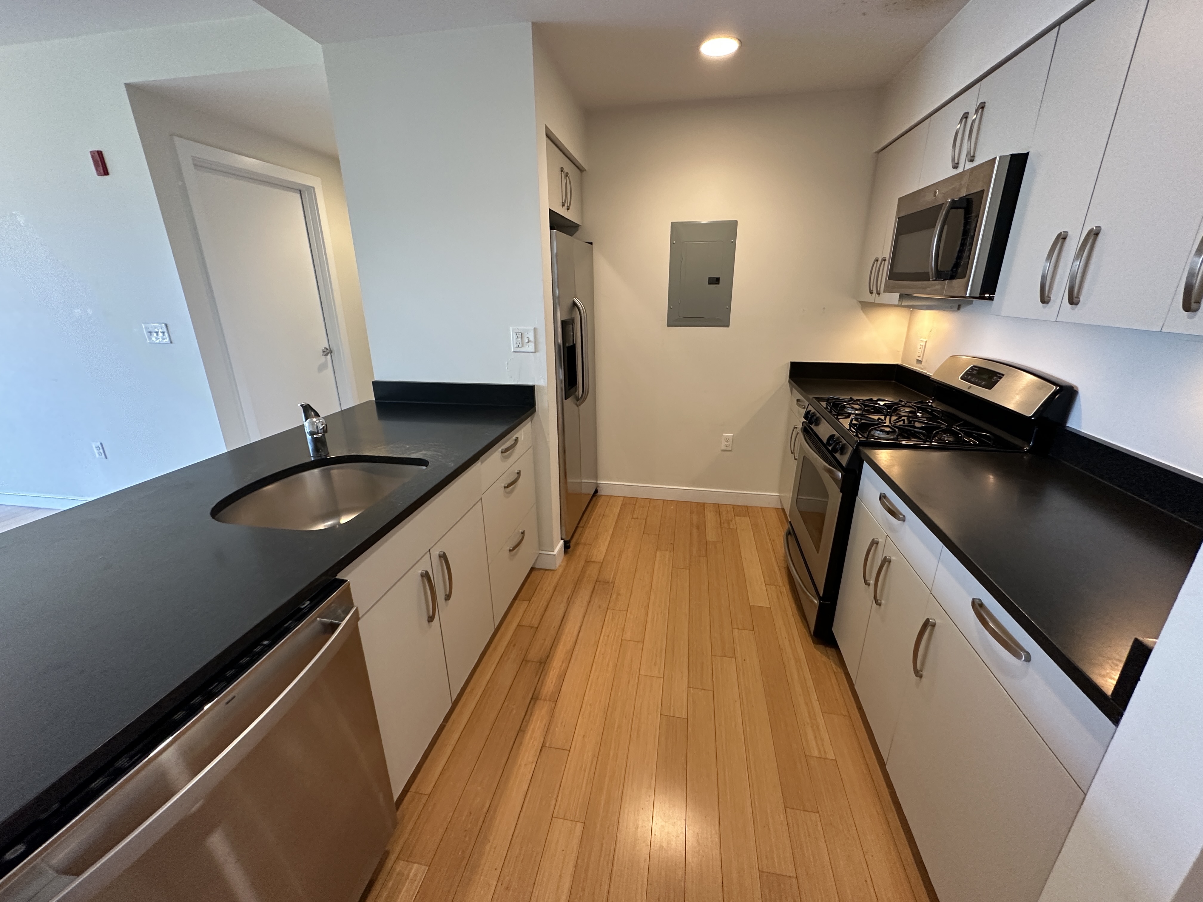 2 bed, 2 bath apartment for rent at 601 Albany St Unit 402-CF, South End — photo 6 of 23