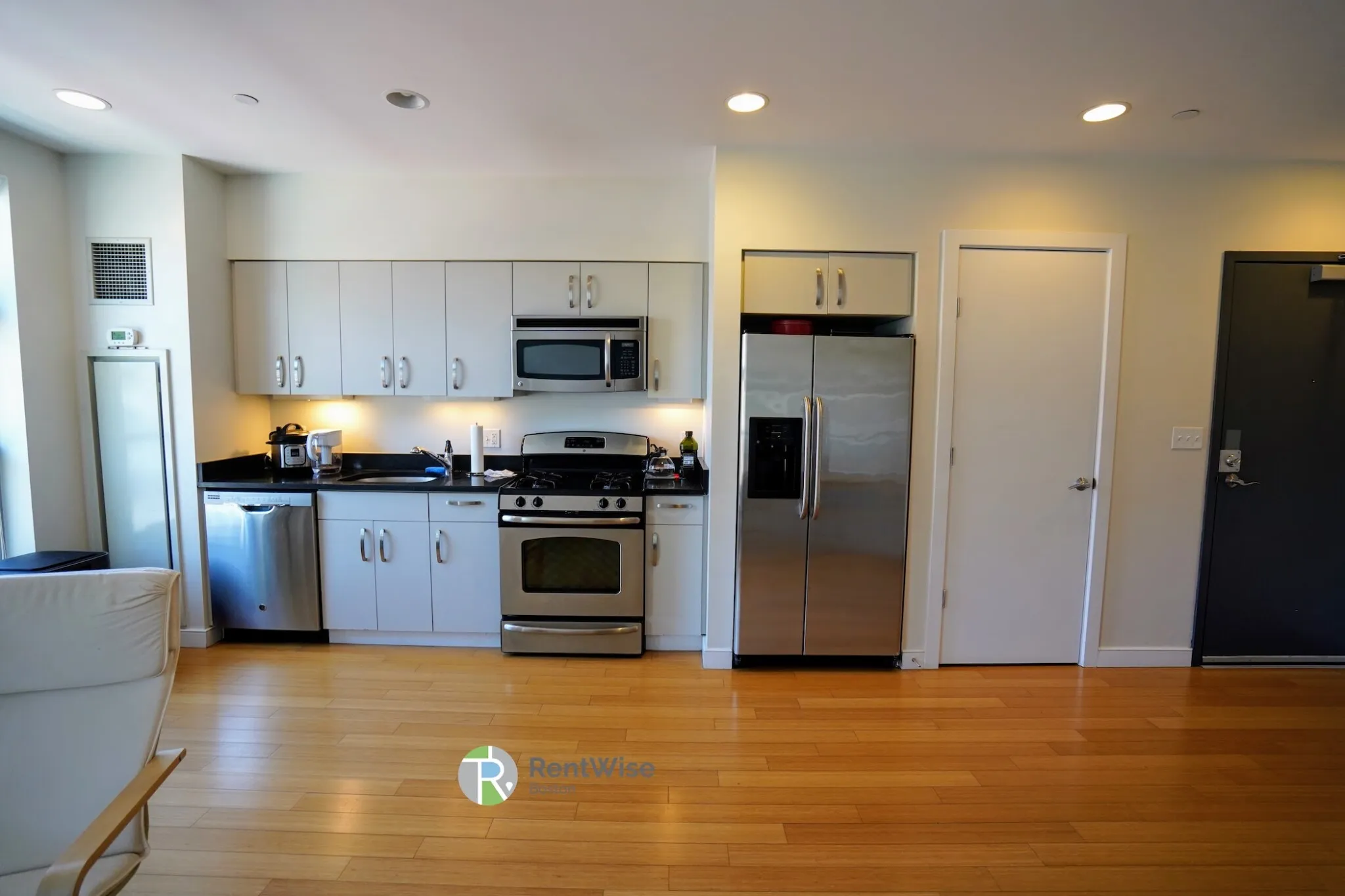 2 bed, 1.5 bath apartment for rent at 601 Albany St Unit 407, South End — photo 3 of 13