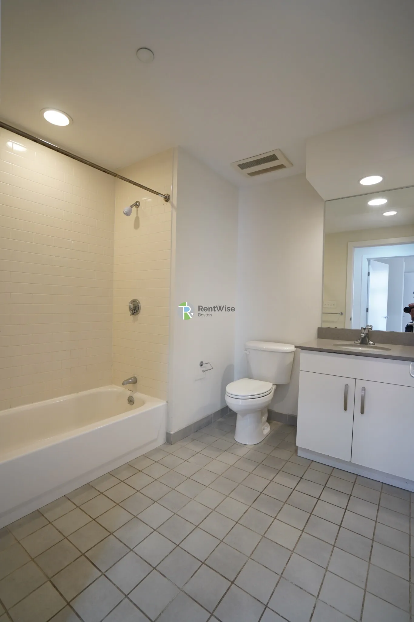 2 bed, 1.5 bath apartment for rent at 601 Albany St Unit 407A, South End — photo 10 of 16