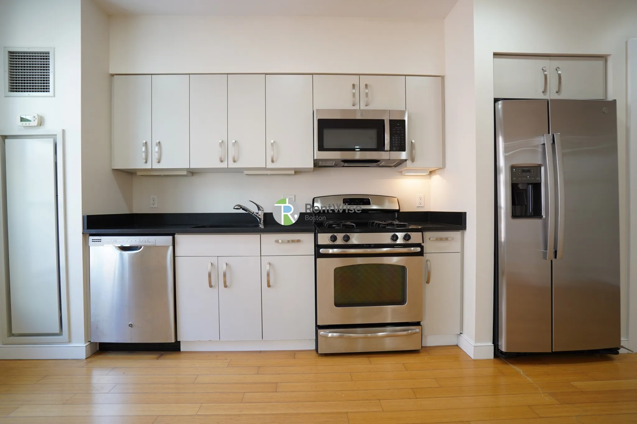 2 bed, 1.5 bath apartment for rent at 601 Albany St Unit 407A, South End — photo 5 of 16