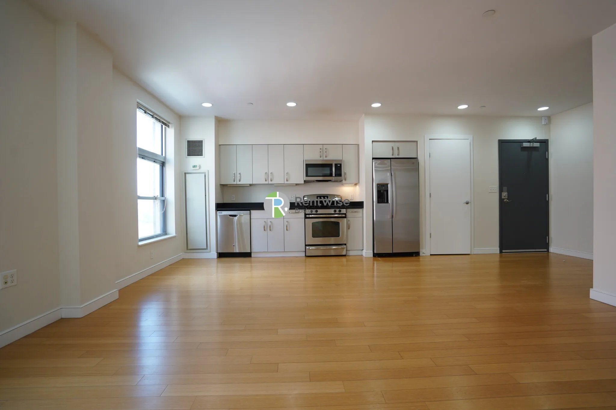 2 bed, 1.5 bath apartment for rent at 601 Albany St Unit 407A, South End — photo 3 of 16