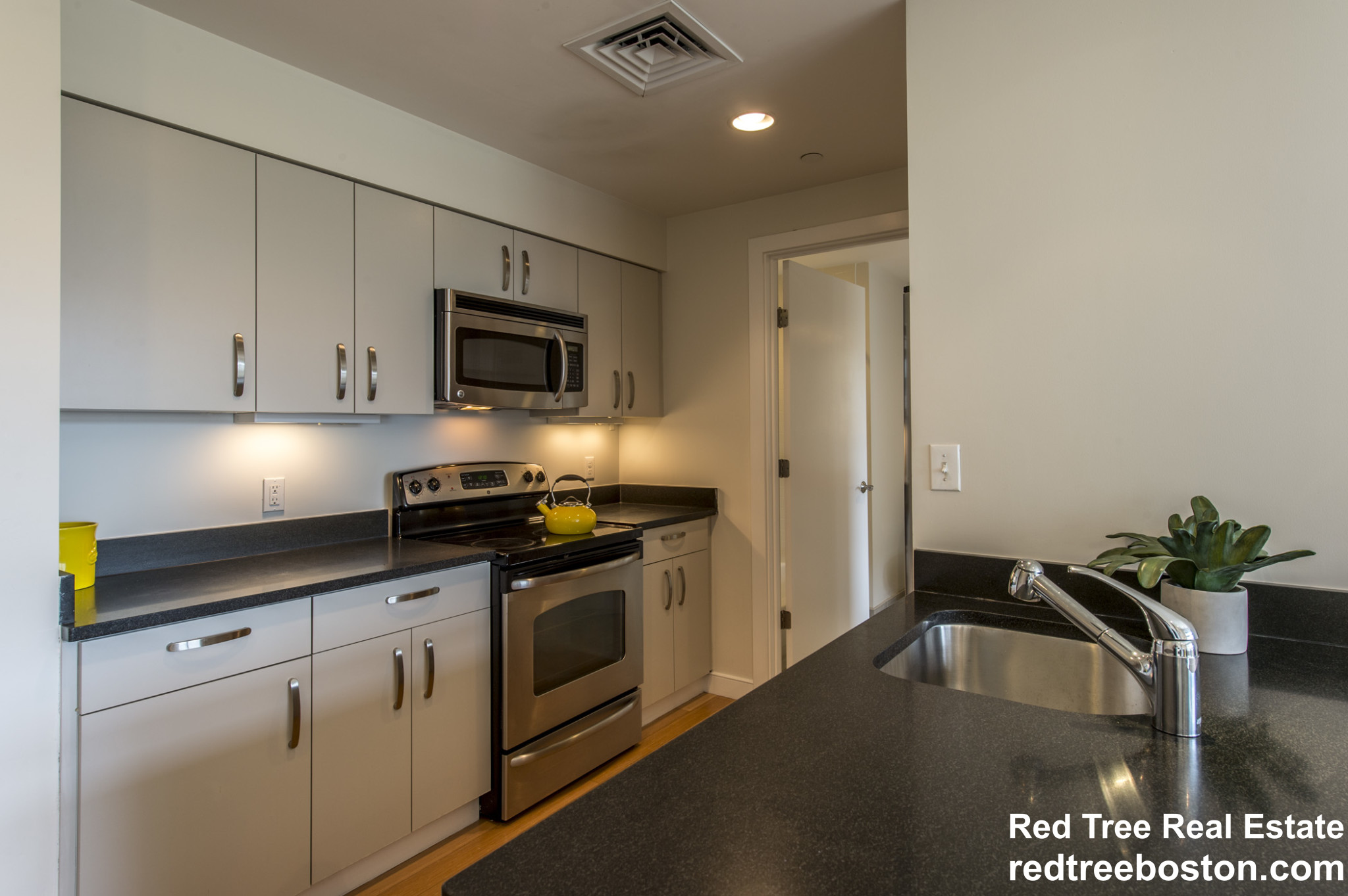 2 bed, 1.5 bath apartment for rent at 601 Albany St Unit 607, South End — photo 10 of 18