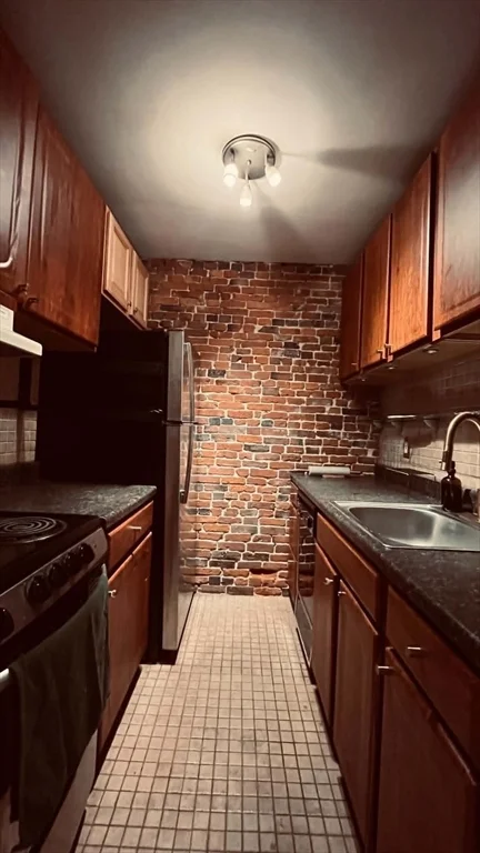 2 bed, 1 bath apartment for rent at 601 Tremont St Unit 1, South End — photo 6 of 7