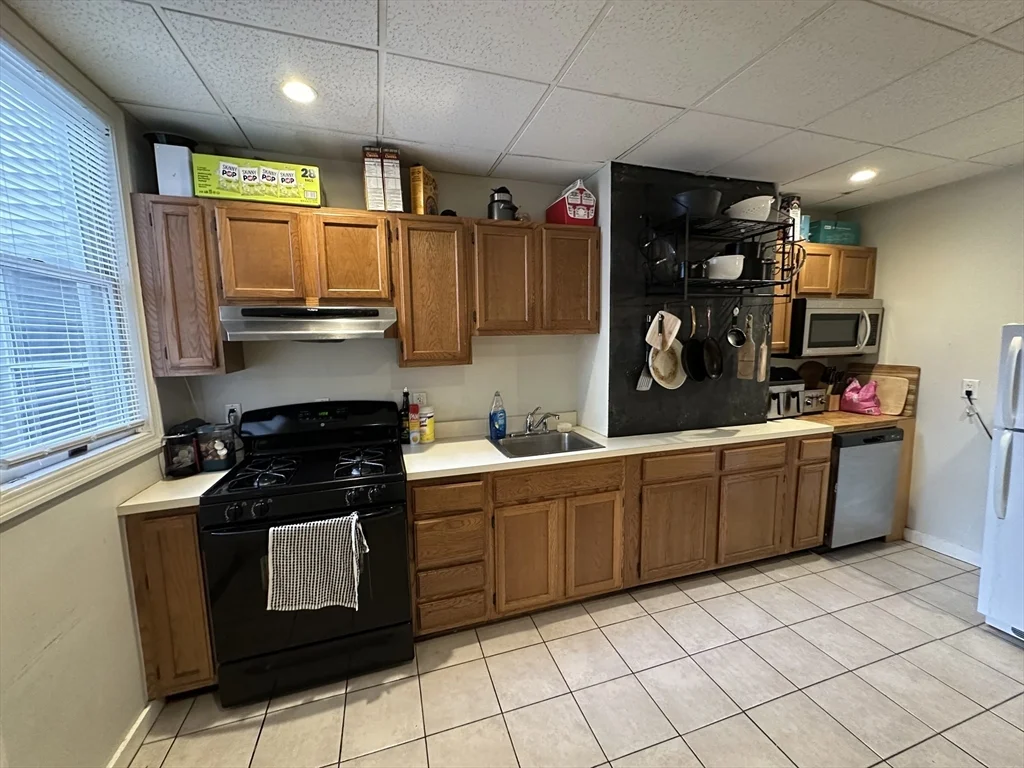 3 bed, 1 bath apartment for rent at 602 Dorchester Ave Unit 1, South Boston — photo 3 of 17