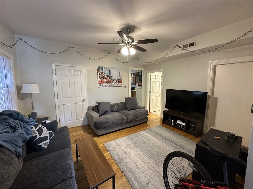 3 bed, 1 bath apartment for rent at 602 Dorchester Ave Unit 1, South Boston — photo 6 of 17