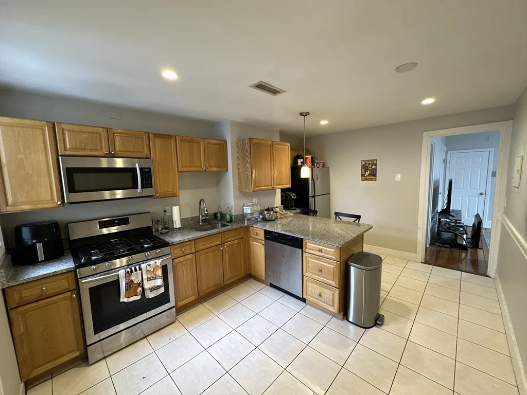 3 bed, 1 bath apartment for rent at 602 Dorchester Ave Unit 3, South Boston — photo 22 of 25