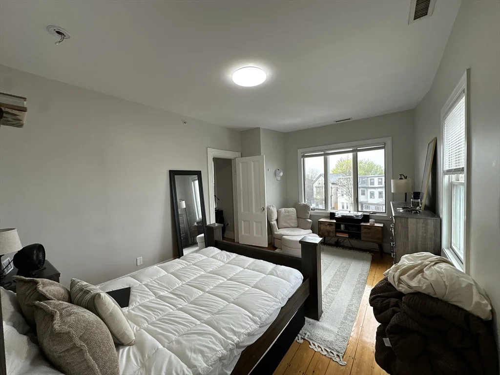 3 bed, 1 bath apartment for rent at 602 Dorchester Ave Unit 3, South Boston — photo 8 of 25