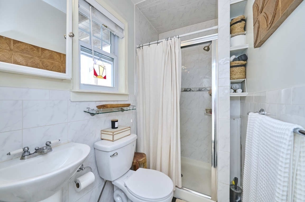 1 bed, 1 bath apartment for rent at 603 E 5th St Unit 2, South Boston — photo 8 of 18