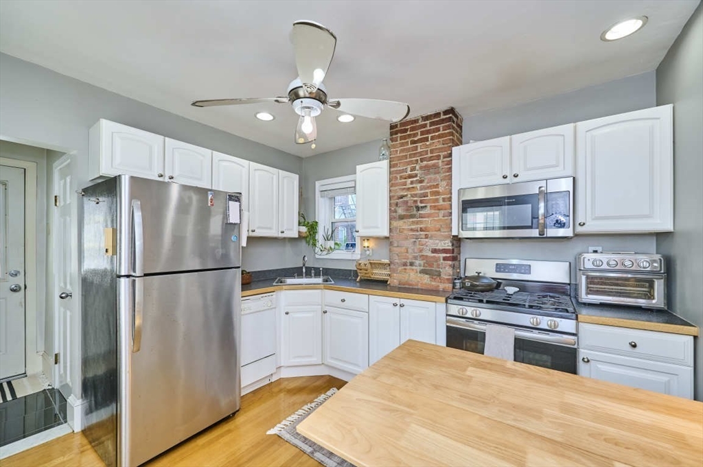 1 bed, 1 bath apartment for rent at 603 E 5th St Unit 2, South Boston — photo 6 of 18