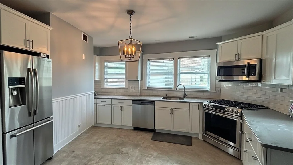 3 bed, 1 bath apartment for rent at 603 High St Unit 2, West Medford — photo 1 of 21