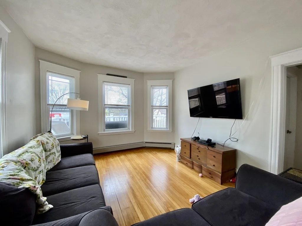 3 bed, 1 bath apartment for rent at 603 Main St Unit 2, Waverley — photo 5 of 16