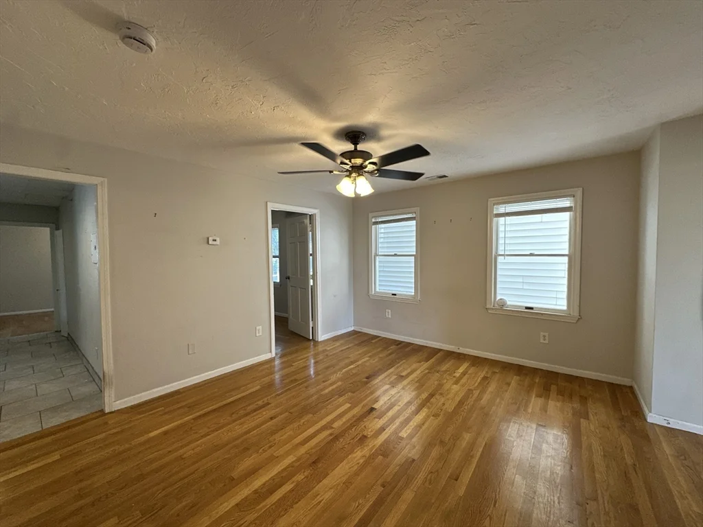 3 bed, 1 bath apartment for rent at 604 Dorchester Ave Unit 2, South Boston — photo 4 of 16