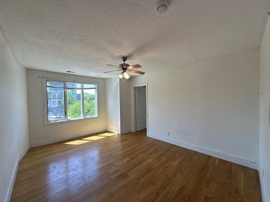 3 bed, 1 bath apartment for rent at 604 Dorchester Ave Unit 2, South Boston — photo 7 of 16