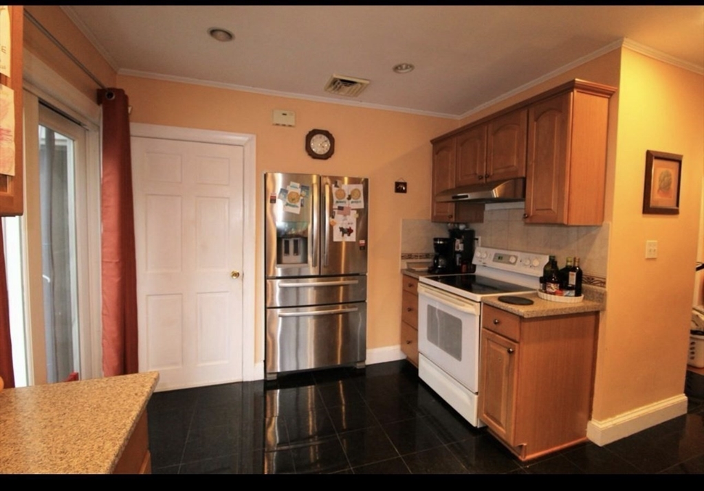 2 bed, 1 bath apartment for rent at 605 Beech St Unit 2, Roslindale — photo 3 of 14