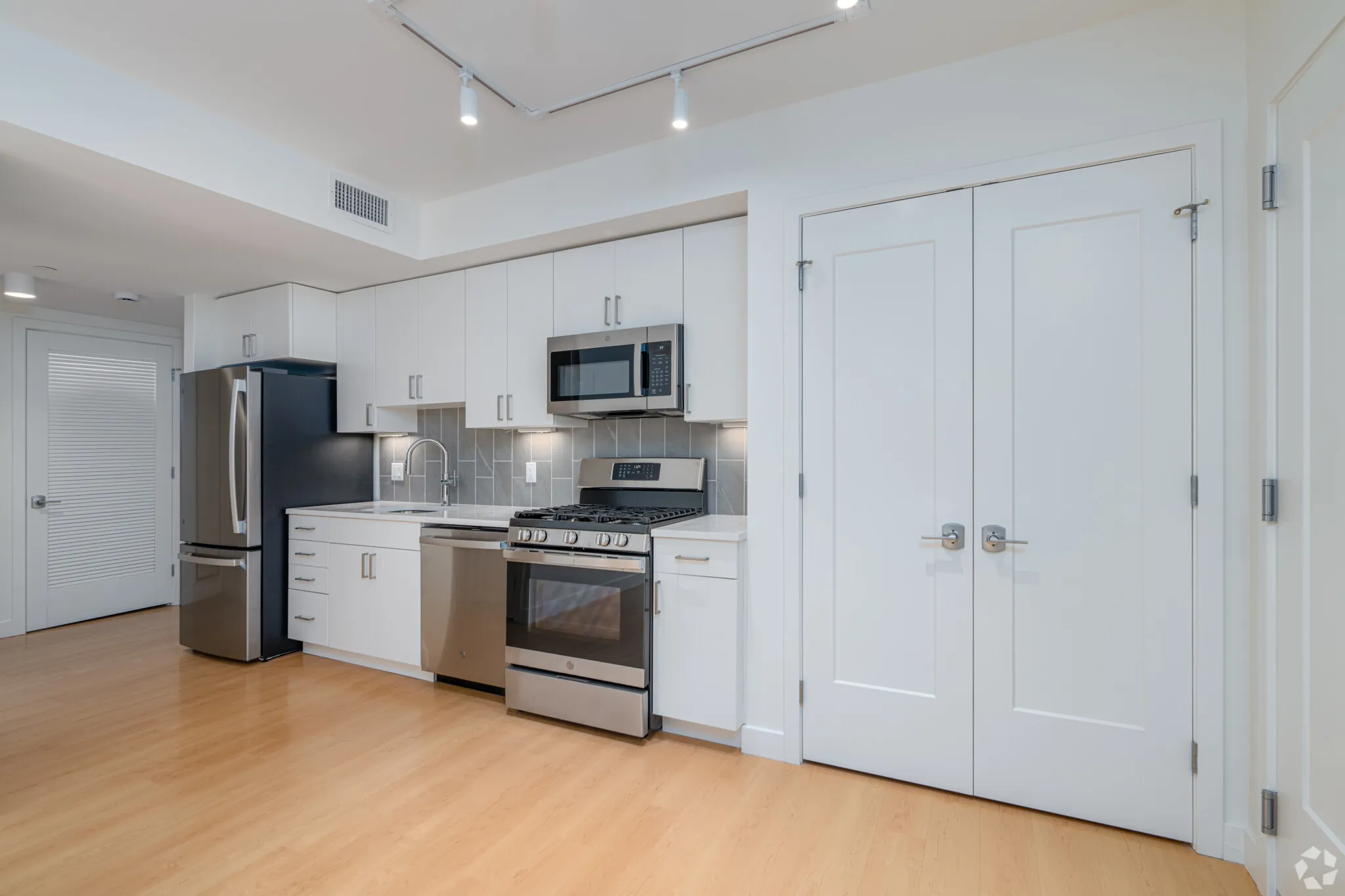 1 bed, 1 bath apartment for rent at 605 Concord Ave Unit 201, Cambridge Highlands — photo 2 of 12