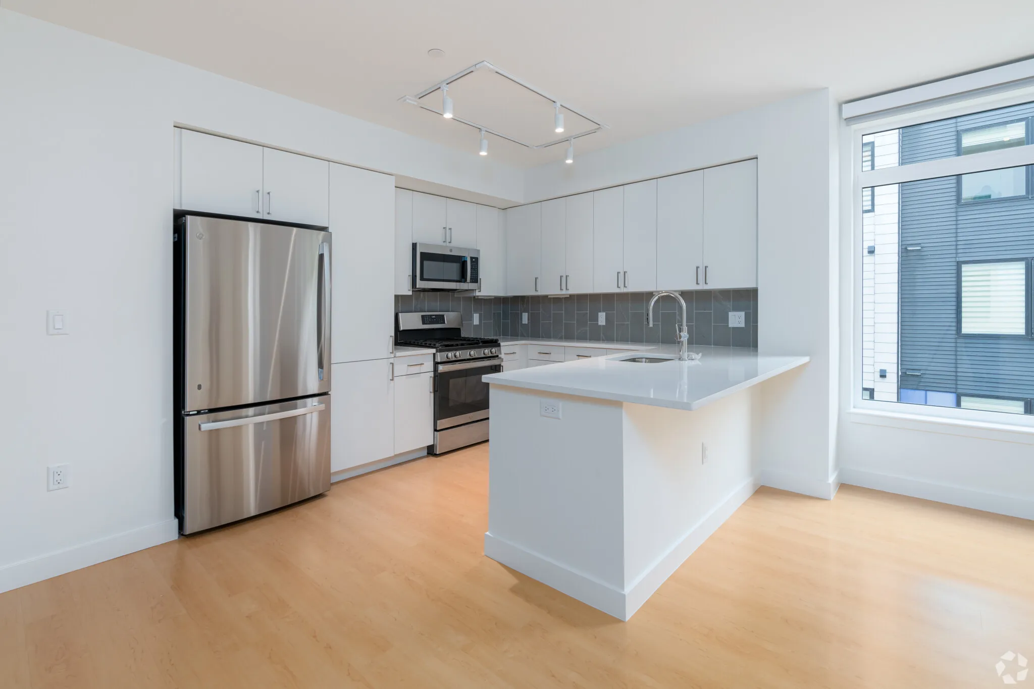3 bed, 2 bath apartment for rent at 605 Concord Ave Unit 302, Cambridge Highlands — photo 1 of 15
