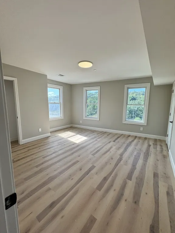 3 bed, 1 bath apartment for rent at 605 Millbury St Unit 4R, Worcester — photo 5 of 7