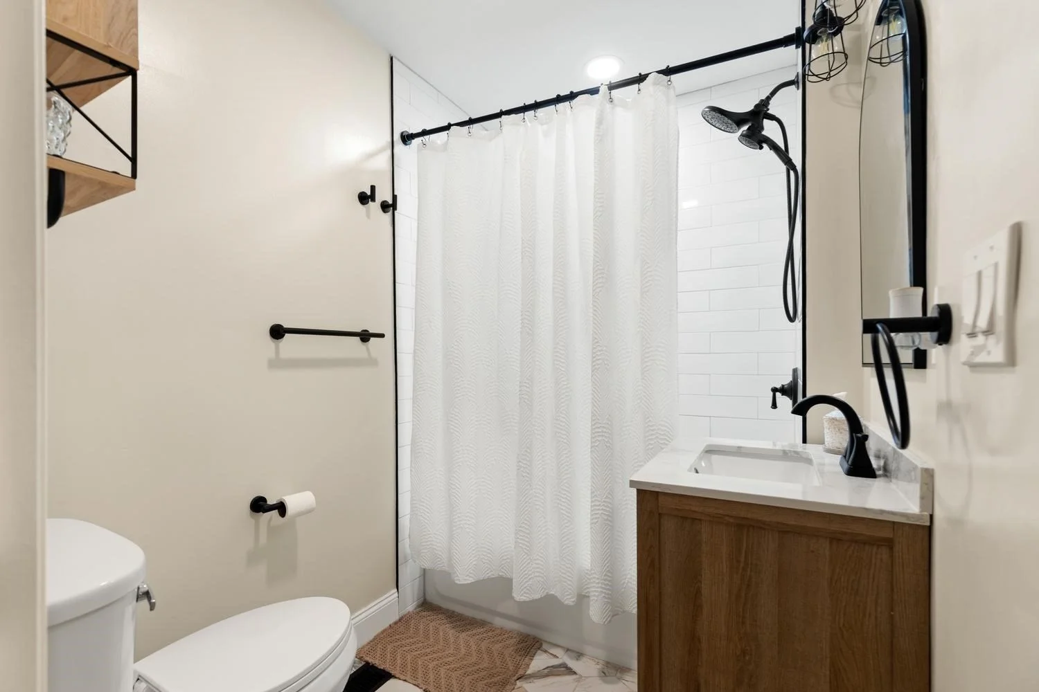 2 bed, 1 bath apartment for rent at 606 E 6th St Unit 1, South Boston — photo 5 of 11