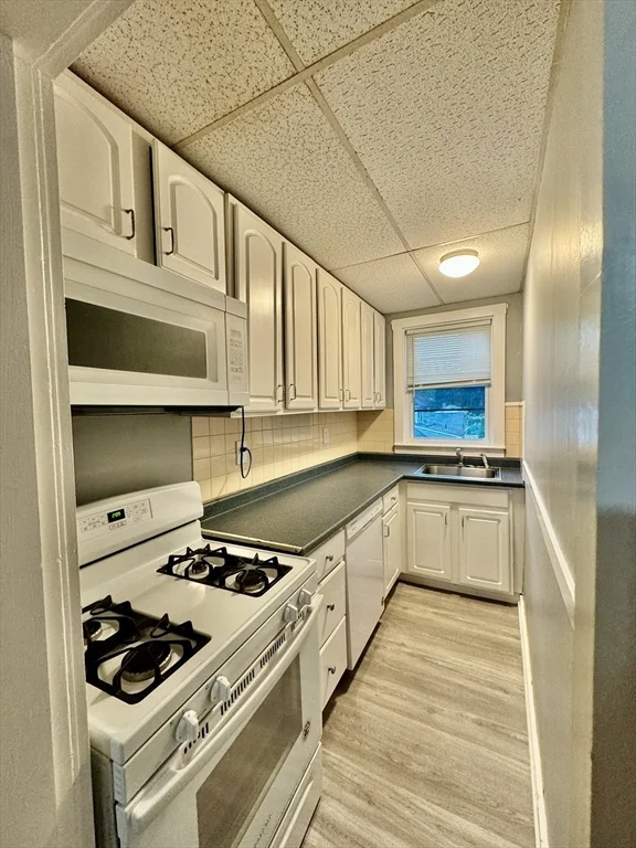 3 bed, 1 bath apartment for rent at 606 Slocum Rd Unit 2, North Dartmouth — photo 9 of 29