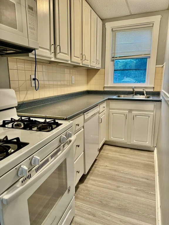 3 bed, 1 bath apartment for rent at 606 Slocum Rd Unit 2, North Dartmouth — photo 13 of 29