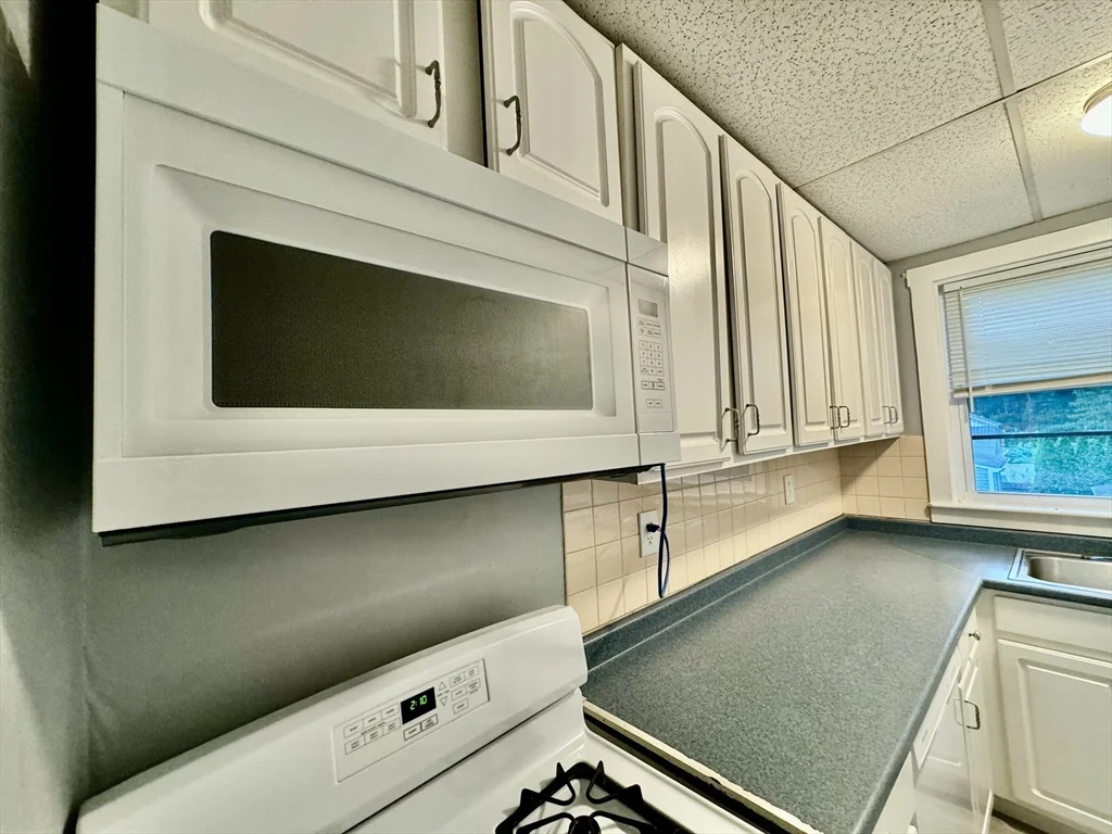 3 bed, 1 bath apartment for rent at 606 Slocum Rd Unit 2, North Dartmouth — photo 11 of 29