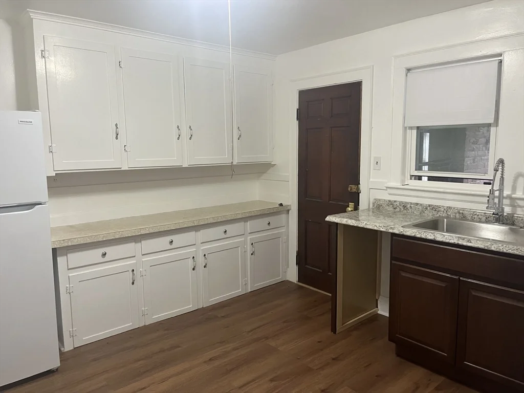 2 bed, 1 bath apartment for rent at 607 Washington St Unit 1L, Braintree — photo 2 of 11