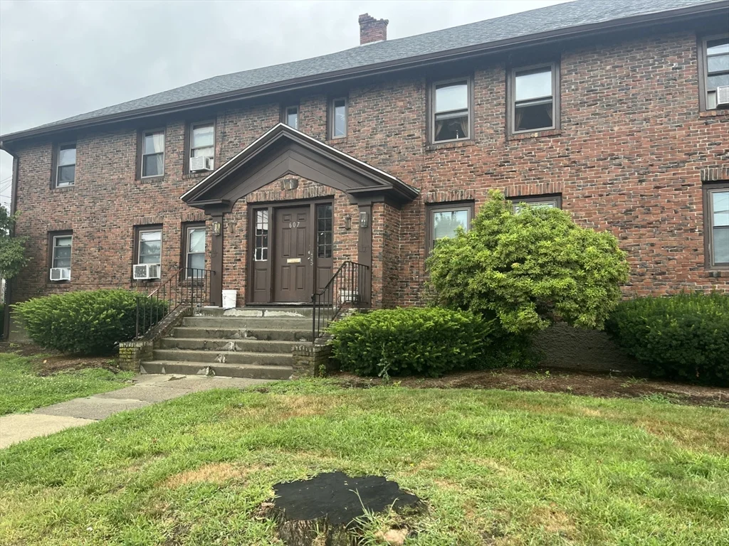 2 bed, 1 bath apartment for rent at 607 Washington St Unit 1L, Braintree — photo 1 of 11