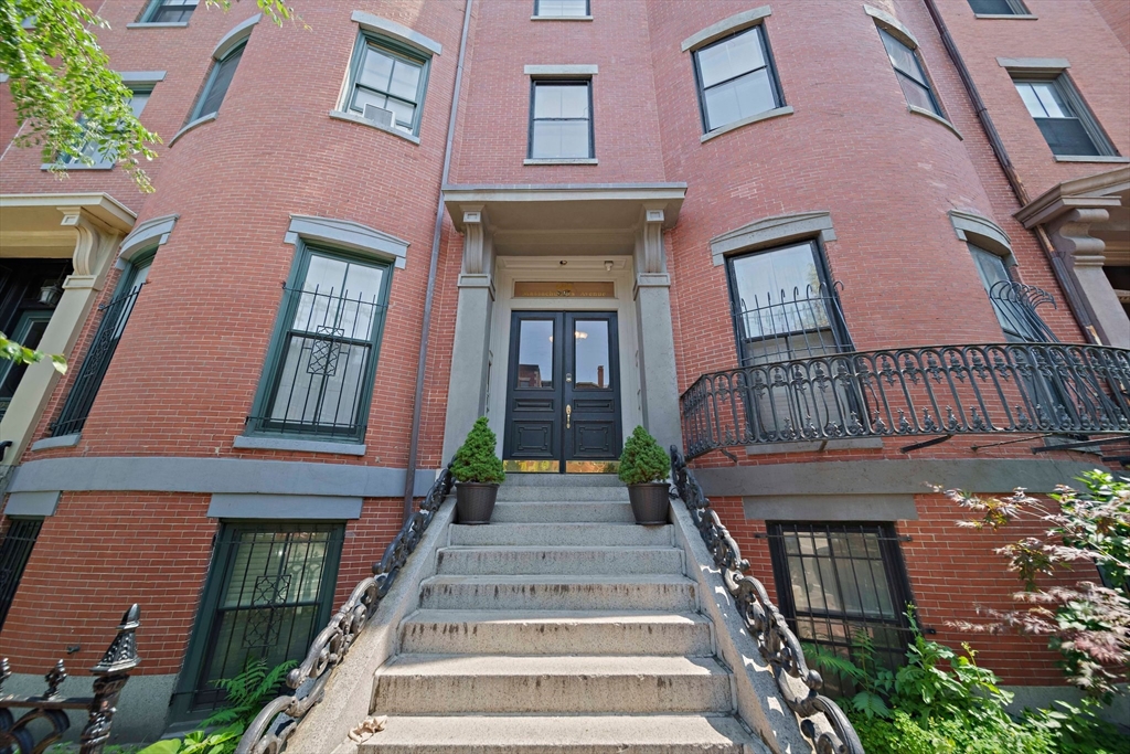 2 bed, 1 bath apartment for rent at 608 Massachusetts Ave Unit 6, South End